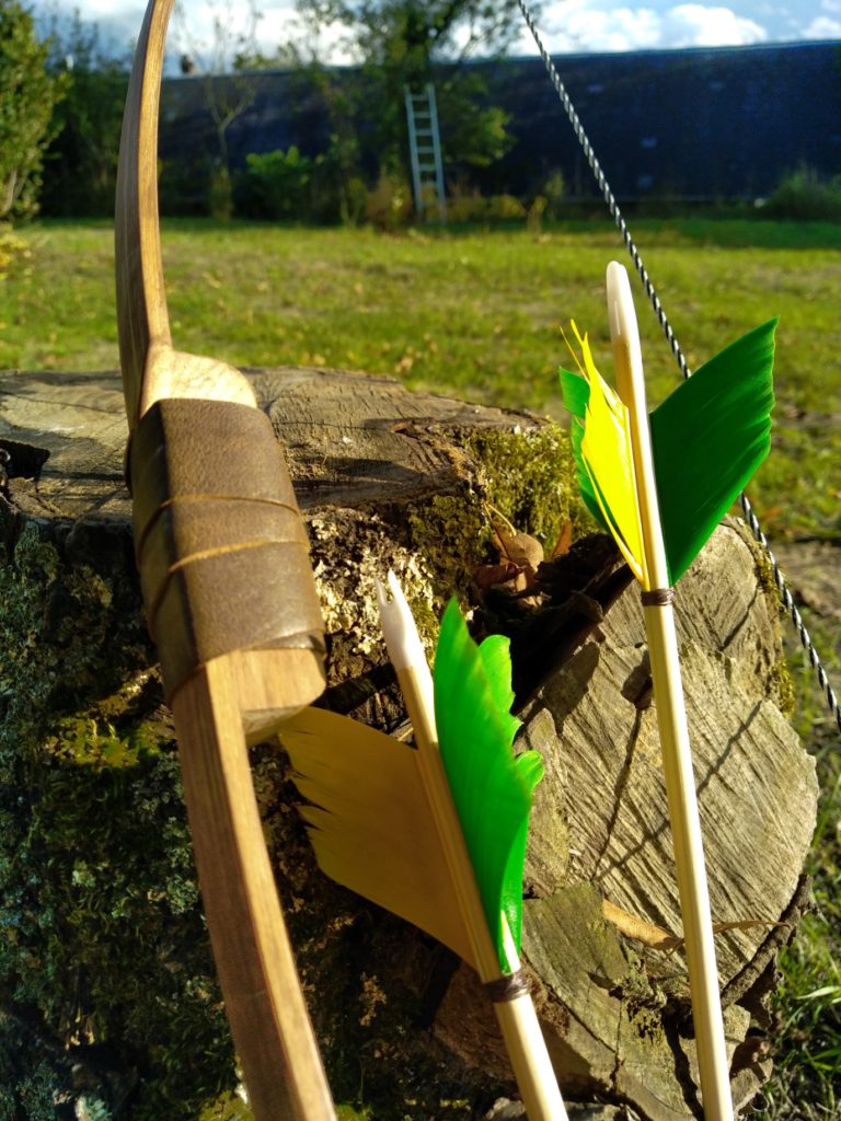 Fermeture De Deux Arcs En Bois Appelé Longbow Photo stock - Image du  matériel, nature: 209072500